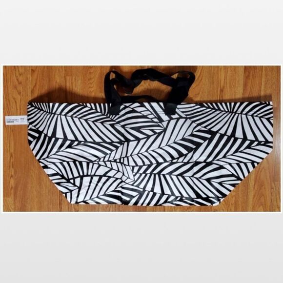 New Oversized Double-handle Black & White Tote - Picture 6 of 10